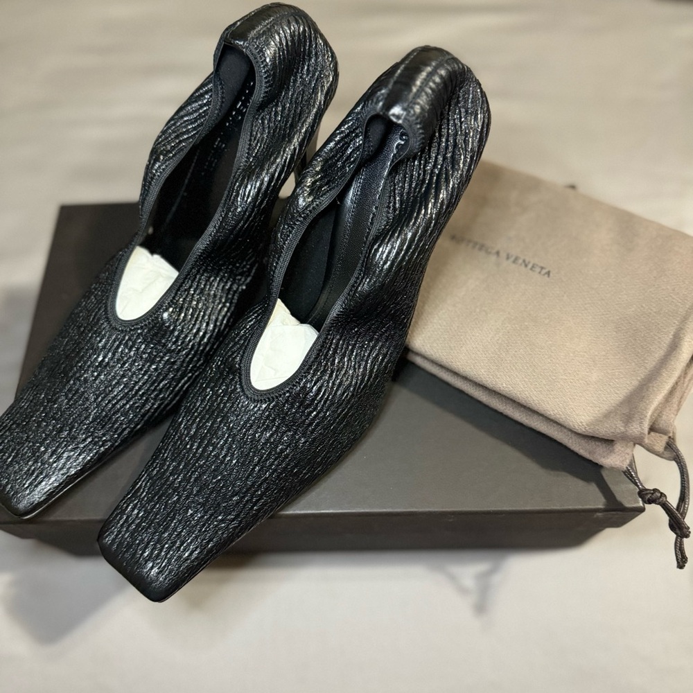 NEW Bottega Veneta Leather Pumps

FINAL SALE